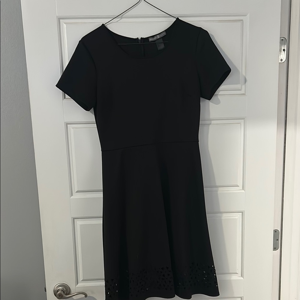 Elegant Black Mini Sheath Dress with Crew Neck